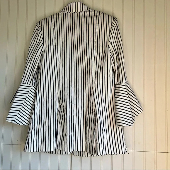Cabi Size 4 White Striped Bell Sleeve Jacket Blazer Style 5295 - Picture 6 of 6